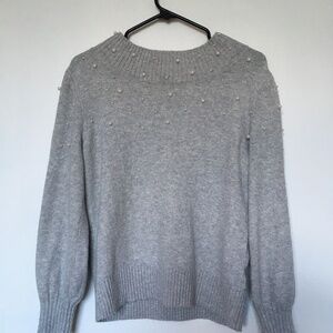 Grey sweater with pearls